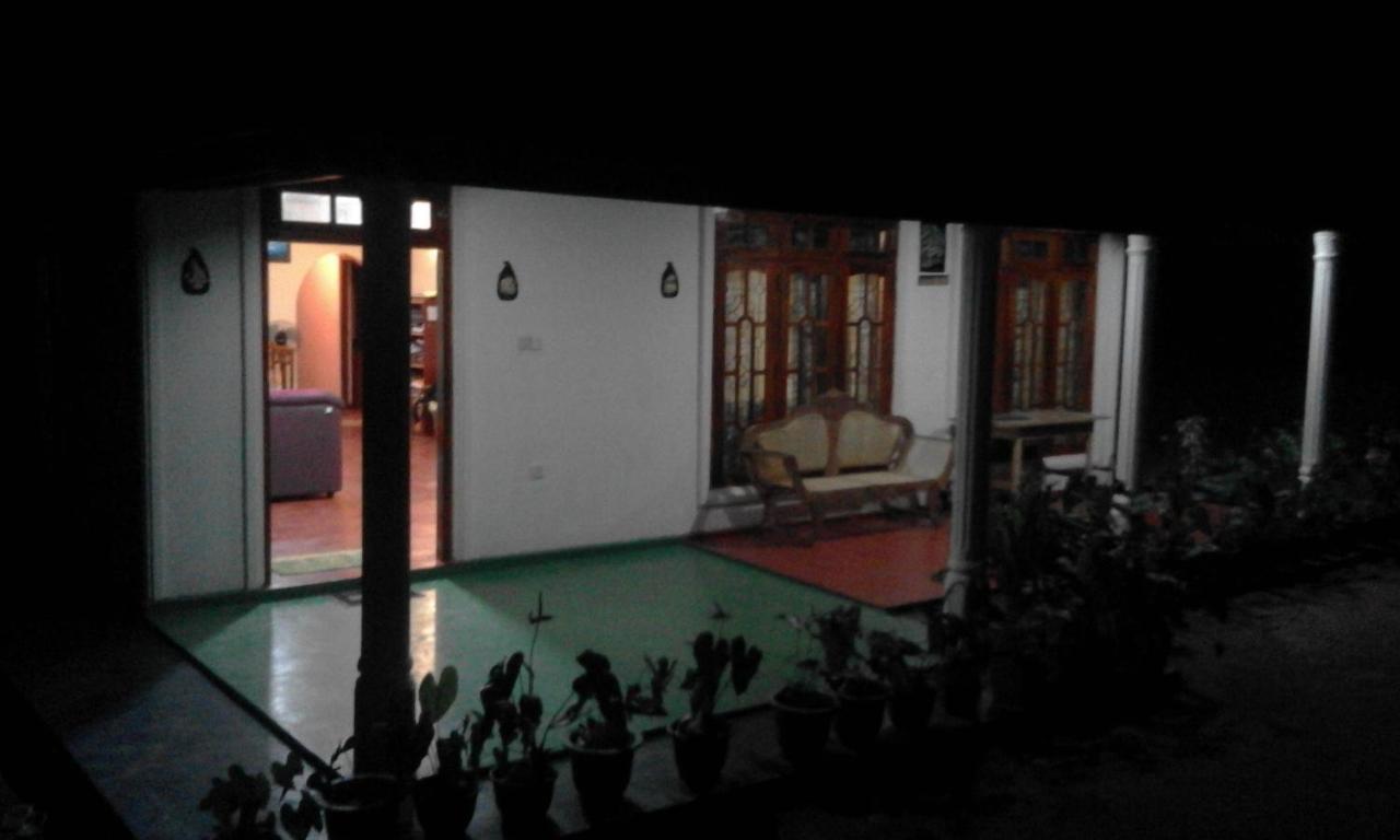 Lak Sewana Home Stay Kandy Bagian luar foto